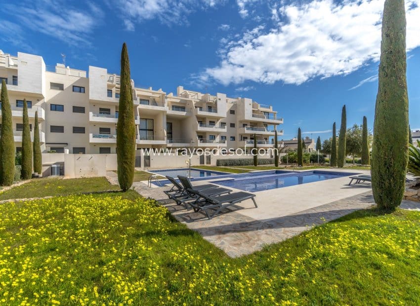 2 soveværelse Lejlighed til salg i Orihuela Costa med swimmingpool - € 310.000 (Ref: 8543002)