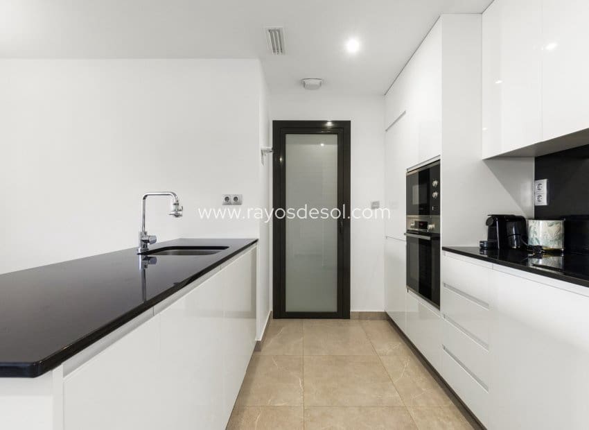 2 sovrum Lägenhet till salu i Orihuela Costa med pool - 310 000 € (Ref: 8543002)