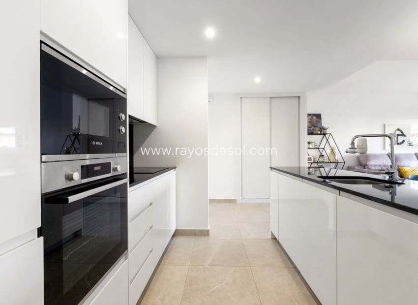 2 sovrum Lägenhet till salu i Orihuela Costa med pool - 310 000 € (Ref: 8543002)