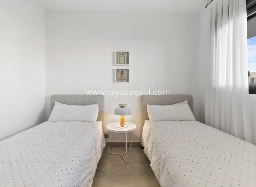 2 sovrum Lägenhet till salu i Orihuela Costa med pool - 310 000 € (Ref: 8543002)