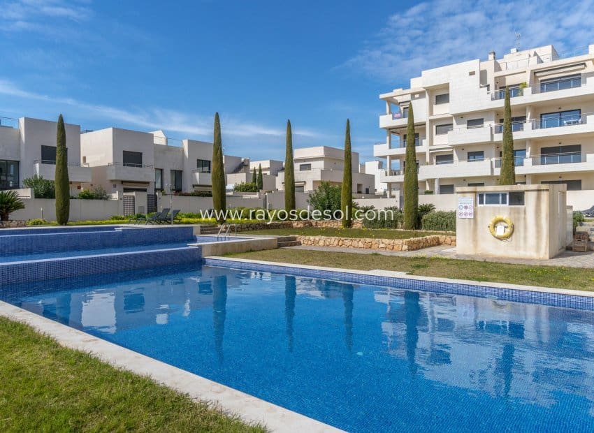 2 sovrum Lägenhet till salu i Orihuela Costa med pool - 310 000 € (Ref: 8543002)