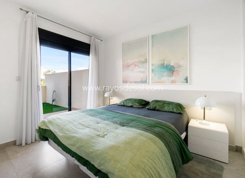 2 sovrum Lägenhet till salu i Orihuela Costa med pool - 310 000 € (Ref: 8543002)