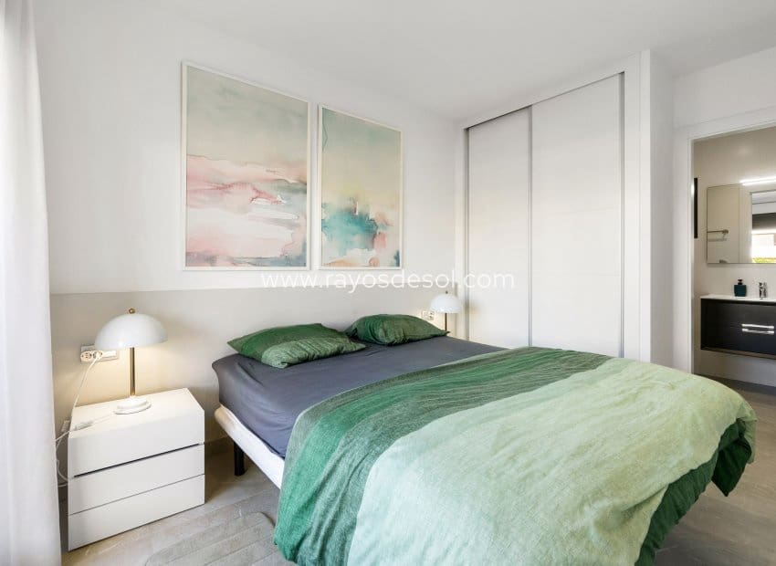 2 sovrum Lägenhet till salu i Orihuela Costa med pool - 310 000 € (Ref: 8543002)