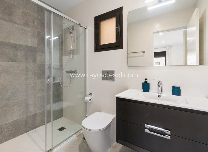 2 sovrum Lägenhet till salu i Orihuela Costa med pool - 310 000 € (Ref: 8543002)
