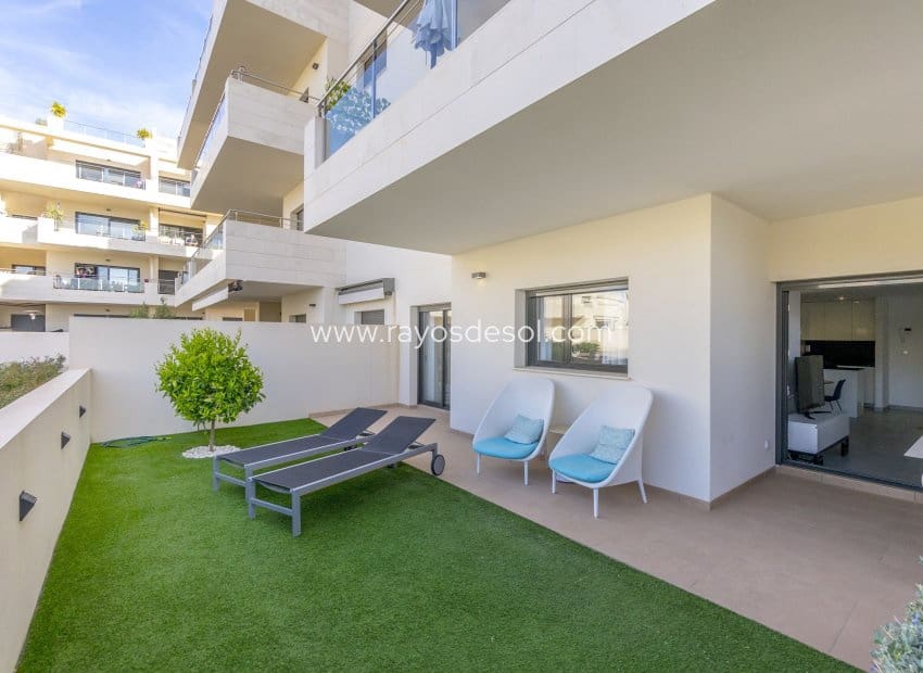 2 sovrum Lägenhet till salu i Orihuela Costa med pool - 310 000 € (Ref: 8543002)