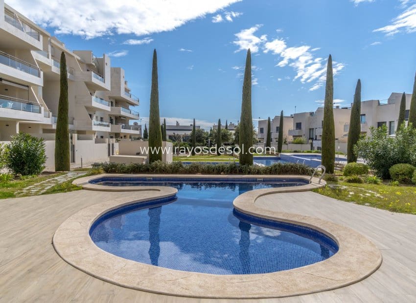 2 sovrum Lägenhet till salu i Orihuela Costa med pool - 310 000 € (Ref: 8543002)