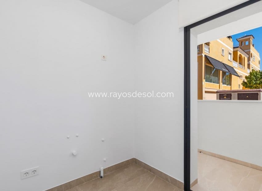 4 sypialnia Apartament na sprzedaż w Benijofar z basenem - 308 000 € (Ref: 8543464)