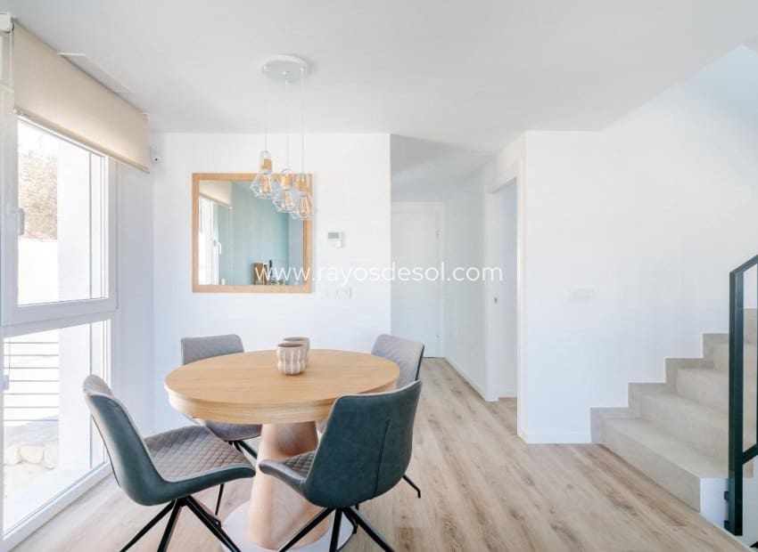 Chalet de 4 habitaciones en Finestrat en venta con piscina - 555.000 € (Ref: 8543466)