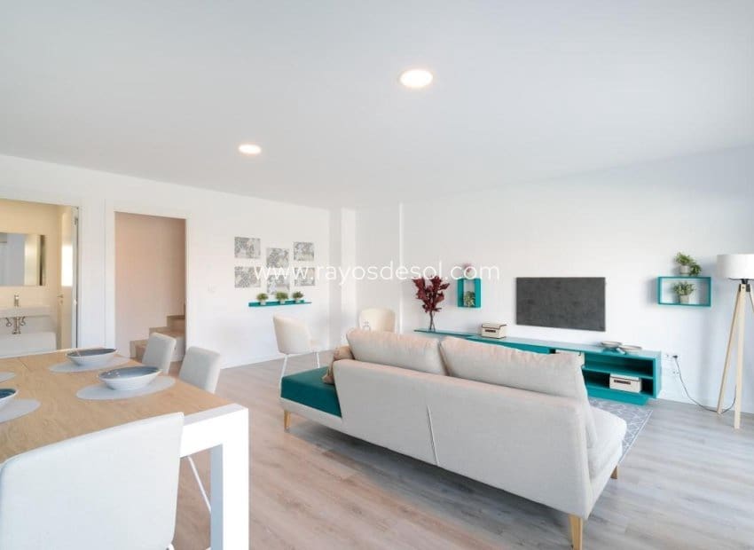 Chalet de 4 habitaciones en Finestrat en venta con piscina - 555.000 € (Ref: 8543466)