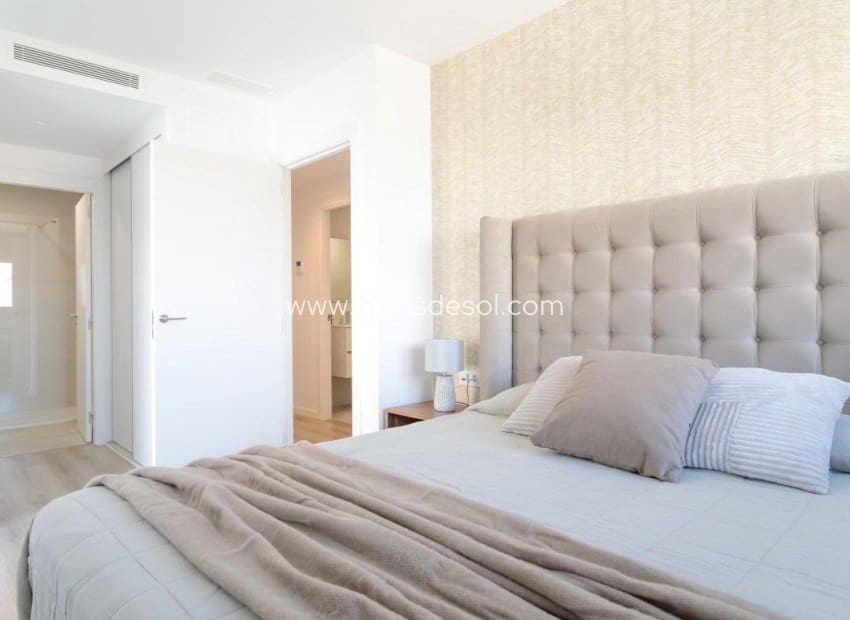 Chalet de 4 habitaciones en Finestrat en venta con piscina - 555.000 € (Ref: 8543466)