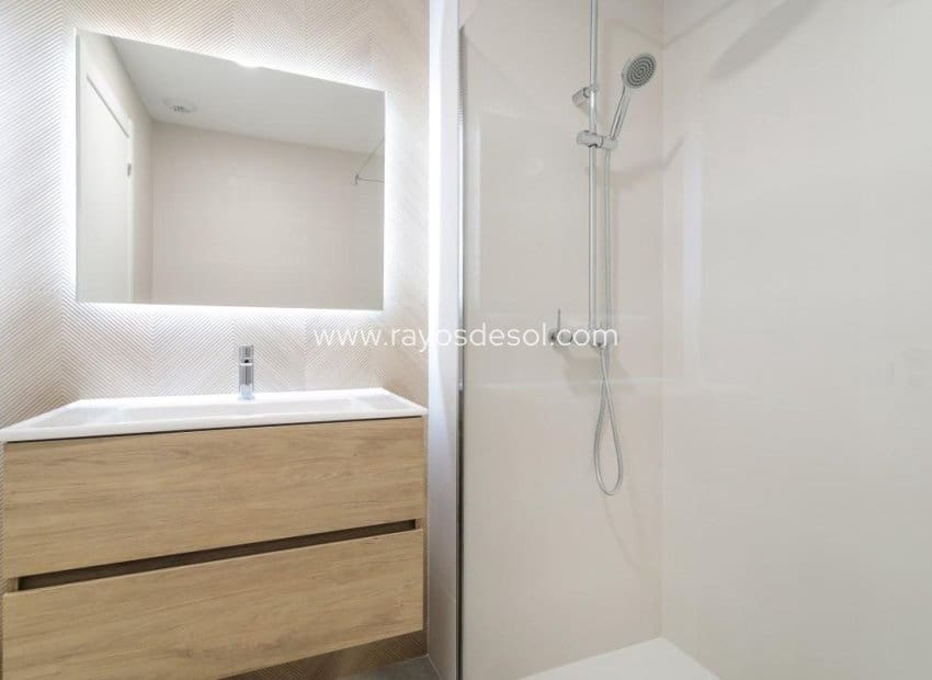 Chalet de 4 habitaciones en Finestrat en venta con piscina - 555.000 € (Ref: 8543466)