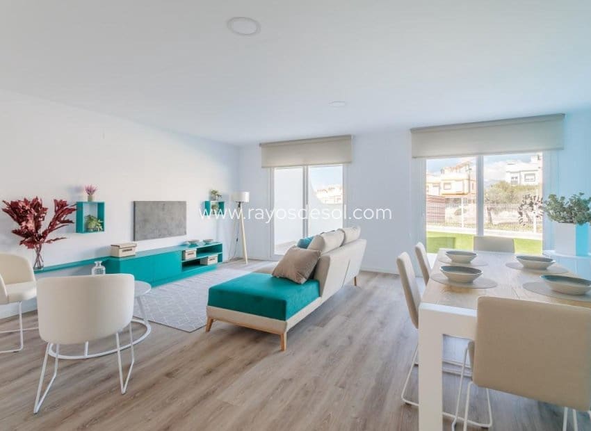 Chalet de 4 habitaciones en Finestrat en venta con piscina - 555.000 € (Ref: 8543466)