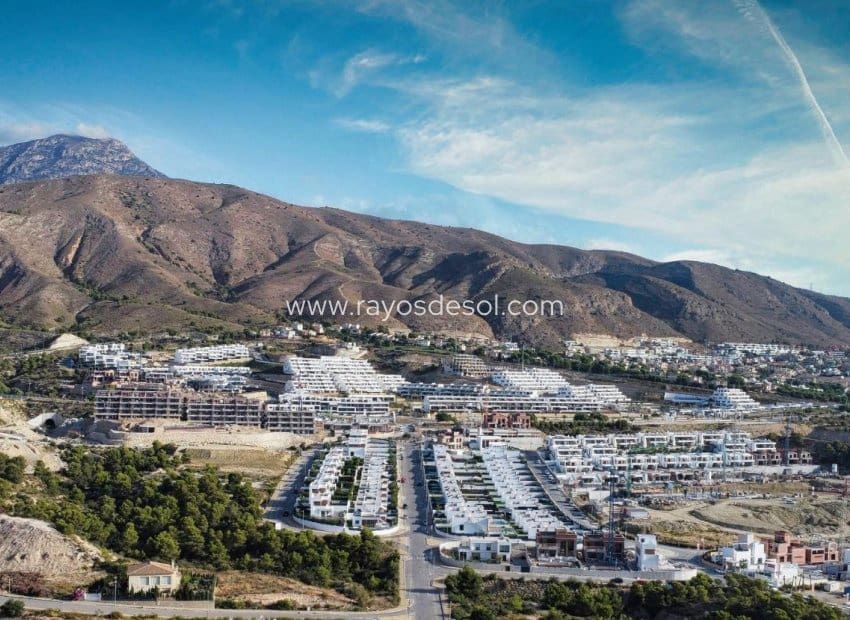 Chalet de 4 habitaciones en Finestrat en venta con piscina - 555.000 € (Ref: 8543466)