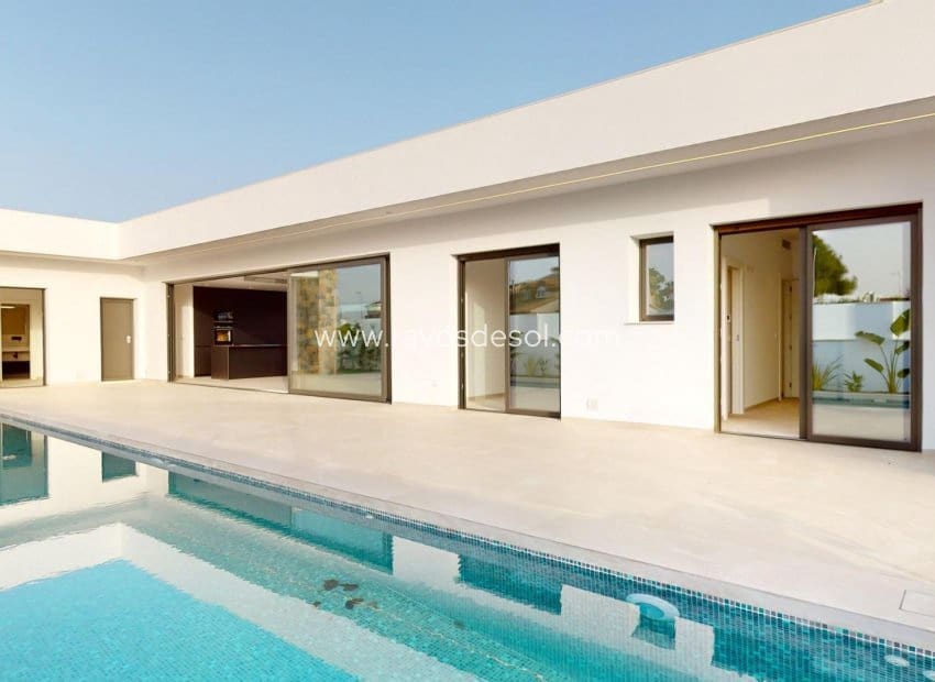 3 soverom Villa til salgs i Los Alcazares med svømmebasseng - € 689 900 (Ref: 8543489)