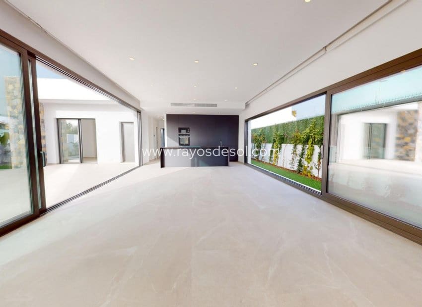 3 soverom Villa til salgs i Los Alcazares med svømmebasseng - € 689 900 (Ref: 8543489)