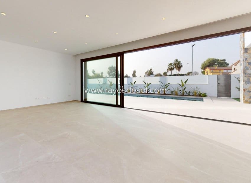 3 soverom Villa til salgs i Los Alcazares med svømmebasseng - € 689 900 (Ref: 8543489)