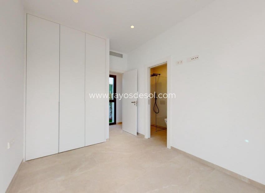 3 soverom Villa til salgs i Los Alcazares med svømmebasseng - € 689 900 (Ref: 8543489)