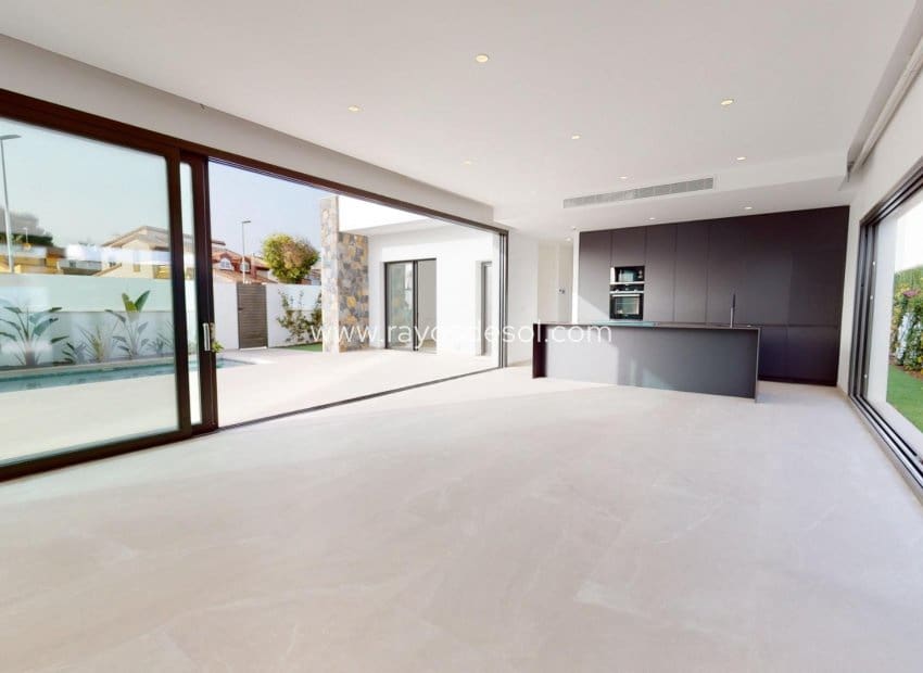 3 soverom Villa til salgs i Los Alcazares med svømmebasseng - € 689 900 (Ref: 8543489)