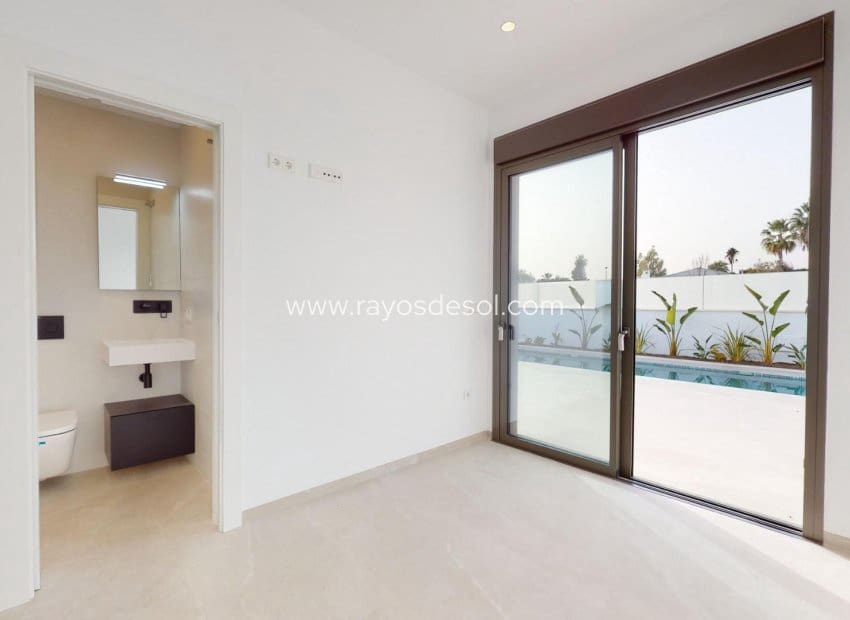 3 soverom Villa til salgs i Los Alcazares med svømmebasseng - € 689 900 (Ref: 8543489)