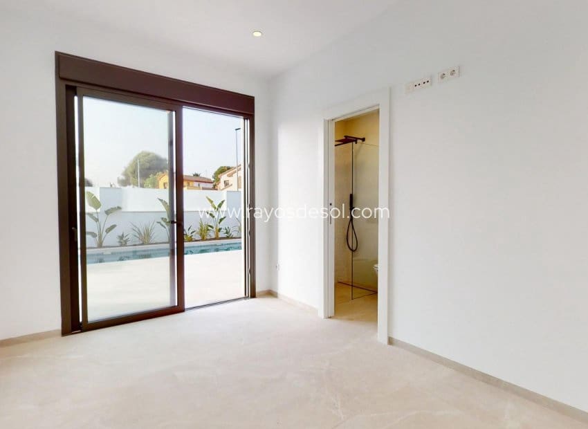 3 soverom Villa til salgs i Los Alcazares med svømmebasseng - € 689 900 (Ref: 8543489)