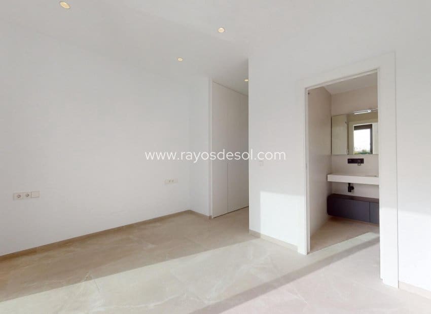 3 soverom Villa til salgs i Los Alcazares med svømmebasseng - € 689 900 (Ref: 8543489)