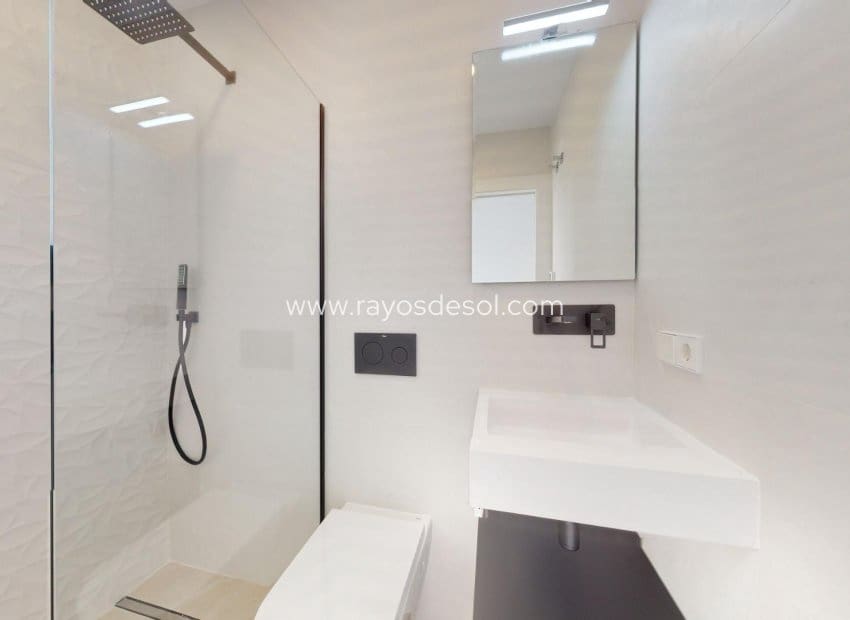 3 soverom Villa til salgs i Los Alcazares med svømmebasseng - € 689 900 (Ref: 8543489)