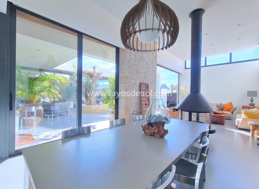 3 soveværelse Villa til salg i Los Alcazares med swimmingpool - € 799.500 (Ref: 8543494)