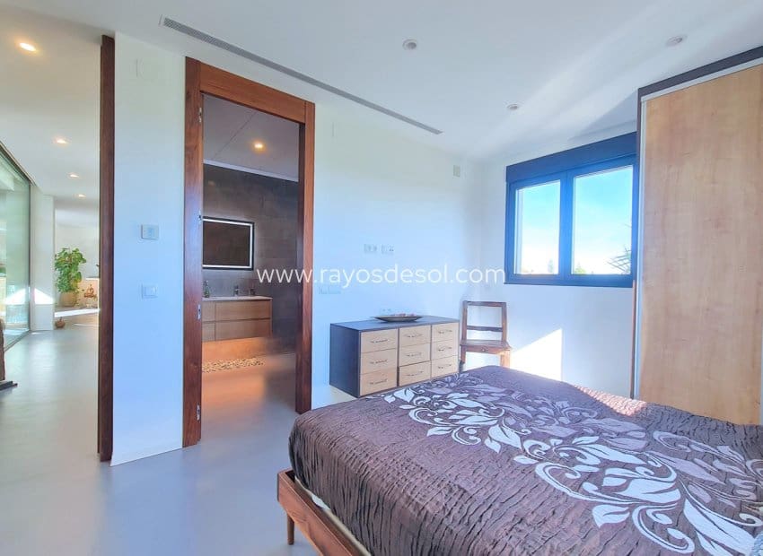 3 soveværelse Villa til salg i Los Alcazares med swimmingpool - € 799.500 (Ref: 8543494)