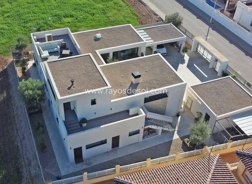 3 soveværelse Villa til salg i Los Alcazares med swimmingpool - € 799.500 (Ref: 8543494)