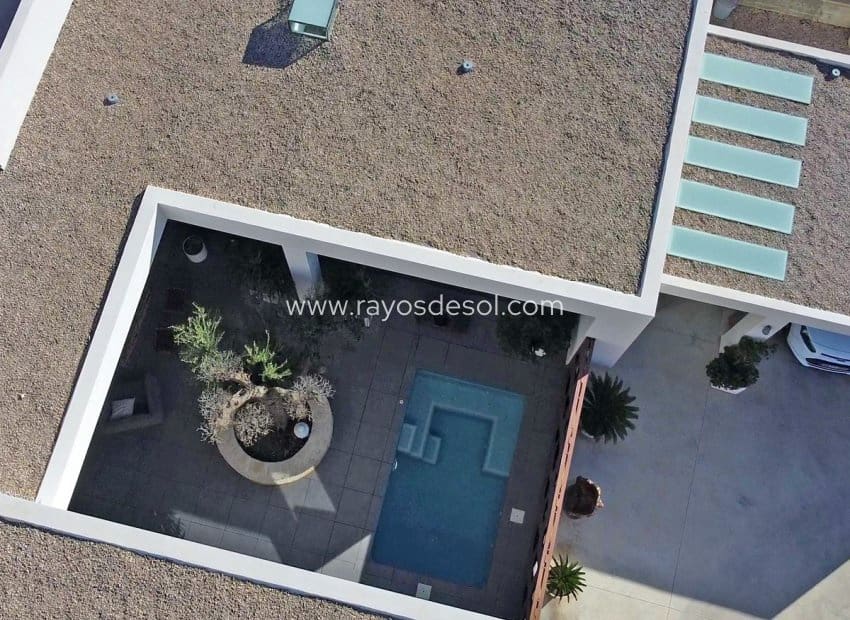 3 soveværelse Villa til salg i Los Alcazares med swimmingpool - € 799.500 (Ref: 8543494)