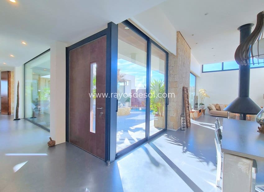 3 soveværelse Villa til salg i Los Alcazares med swimmingpool - € 799.500 (Ref: 8543494)