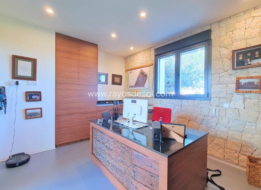 3 soveværelse Villa til salg i Los Alcazares med swimmingpool - € 799.500 (Ref: 8543494)