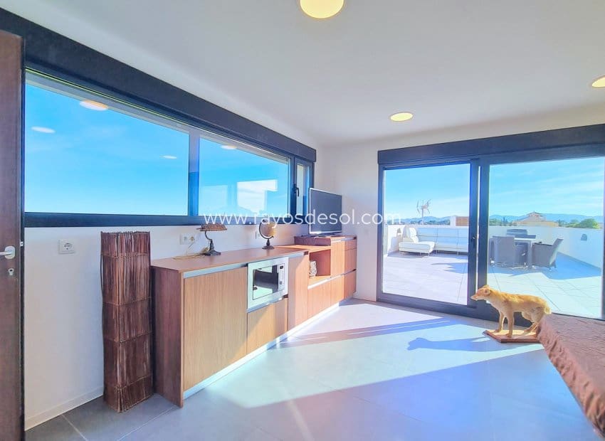 3 soveværelse Villa til salg i Los Alcazares med swimmingpool - € 799.500 (Ref: 8543494)