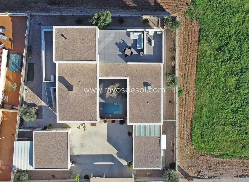 3 soveværelse Villa til salg i Los Alcazares med swimmingpool - € 799.500 (Ref: 8543494)