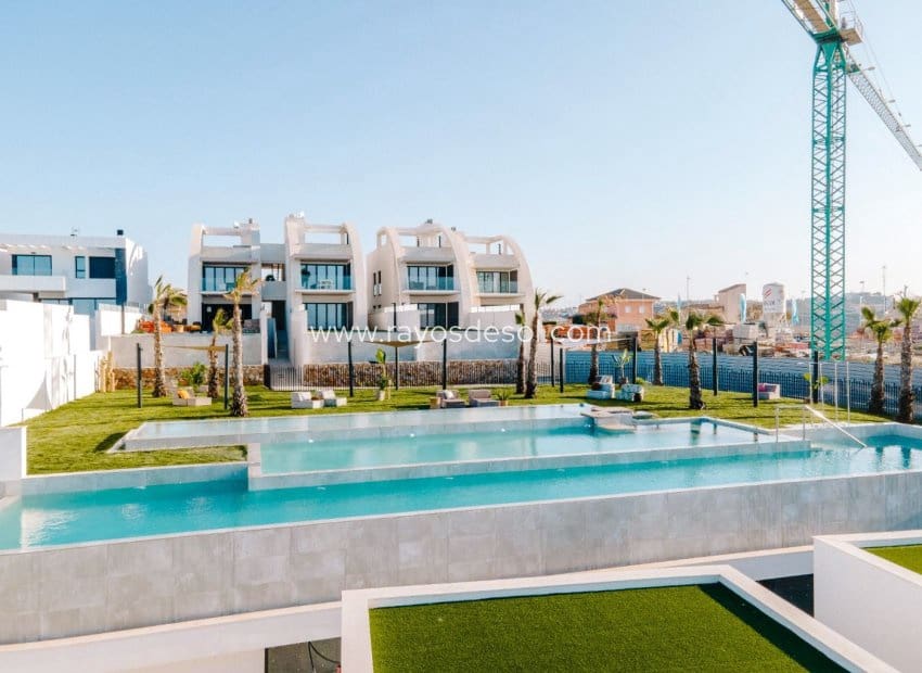 4 soveværelse Lejlighed til salg i Ciudad Quesada med swimmingpool - € 599.000 (Ref: 8543642)