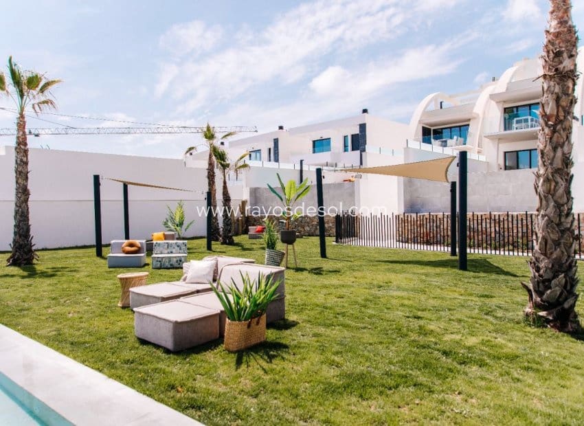 4 soveværelse Lejlighed til salg i Ciudad Quesada med swimmingpool - € 599.000 (Ref: 8543642)