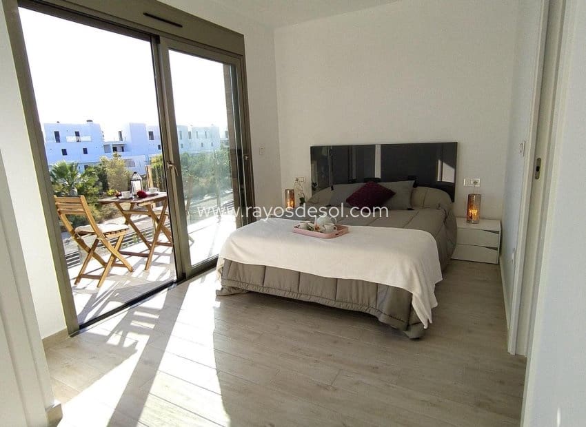 3 bedroom Villa for sale in Villamartin with pool - € 549,900 (Ref: 8543643)