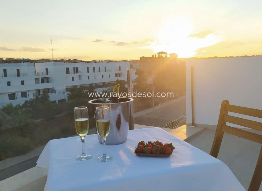 3 bedroom Villa for sale in Villamartin with pool - € 549,900 (Ref: 8543643)