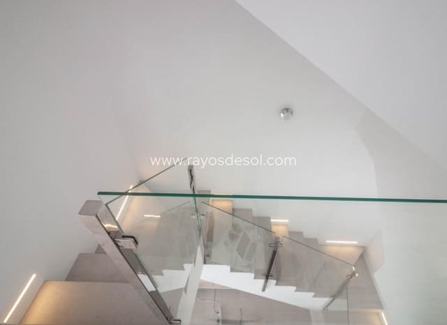 3 bedroom Villa for sale in Villamartin, Orihuela with pool - € 549,900 (Ref: 8543643)