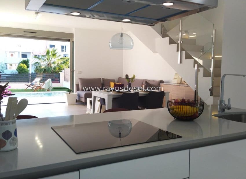 3 bedroom Villa for sale in Villamartin with pool - € 549,900 (Ref: 8543643)