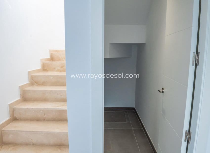 3 Zimmer Villa zu verkaufen in Los Alcazares mit Pool - 445.000 € (Ref: 8543652)
