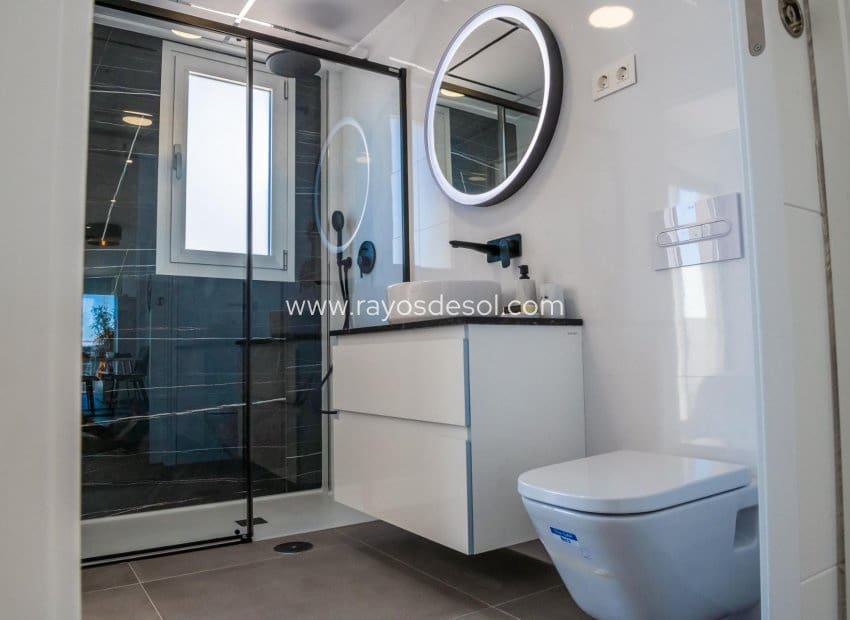 3 Zimmer Villa zu verkaufen in Los Alcazares mit Pool - 445.000 € (Ref: 8543652)