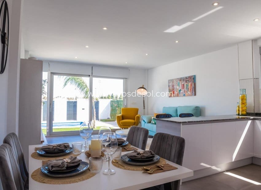 3 Zimmer Villa zu verkaufen in Los Alcazares mit Pool - 445.000 € (Ref: 8543652)