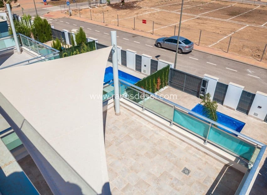 3 Zimmer Villa zu verkaufen in Los Alcazares mit Pool - 445.000 € (Ref: 8543652)