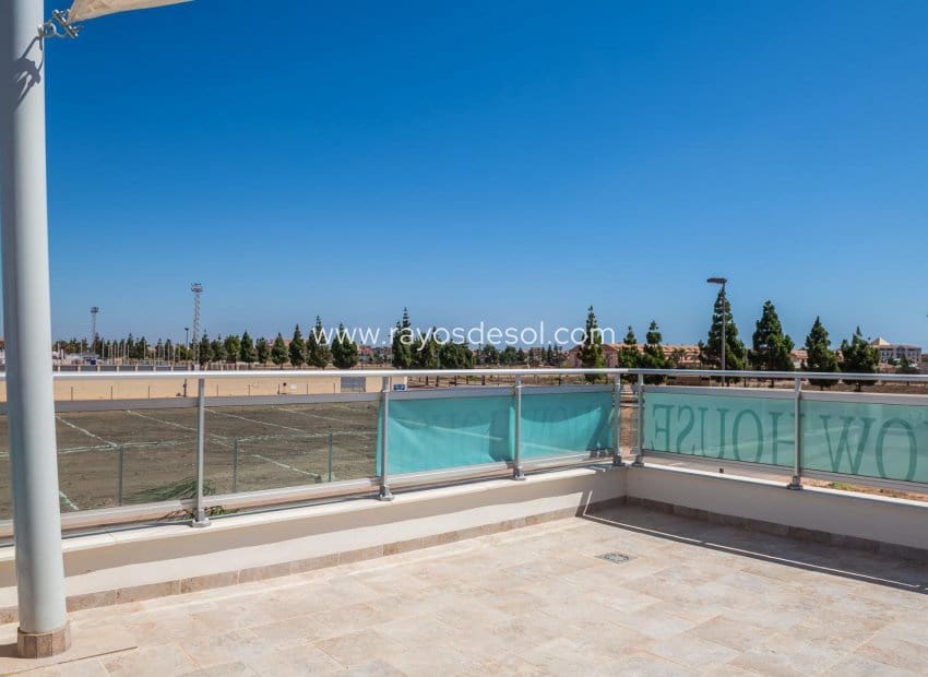 3 Zimmer Villa zu verkaufen in Los Alcazares mit Pool - 445.000 € (Ref: 8543652)