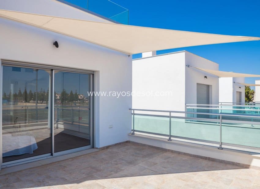 3 Zimmer Villa zu verkaufen in Los Alcazares mit Pool - 445.000 € (Ref: 8543652)