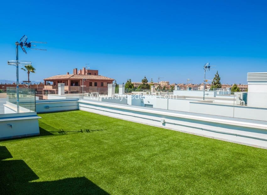 3 Zimmer Villa zu verkaufen in Los Alcazares mit Pool - 445.000 € (Ref: 8543652)