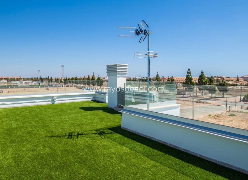 3 Zimmer Villa zu verkaufen in Los Alcazares mit Pool - 445.000 € (Ref: 8543652)
