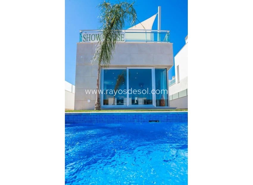 3 Zimmer Villa zu verkaufen in Los Alcazares mit Pool - 445.000 € (Ref: 8543652)
