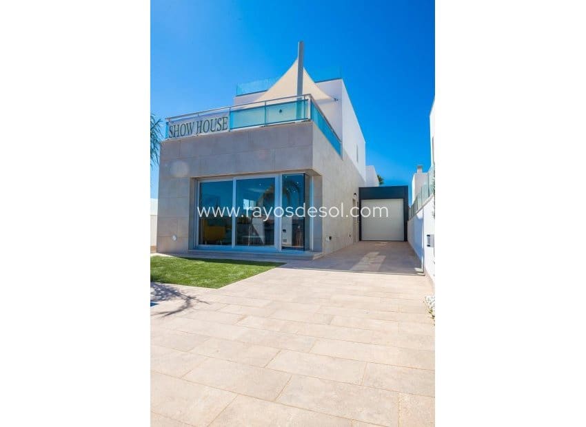 3 Zimmer Villa zu verkaufen in Los Alcazares mit Pool - 445.000 € (Ref: 8543652)